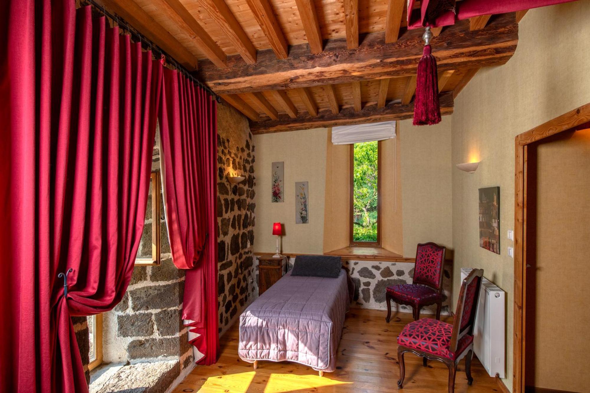 Chambre D'Hotes Et Gites Du Tapissier Polignac  Экстерьер фото