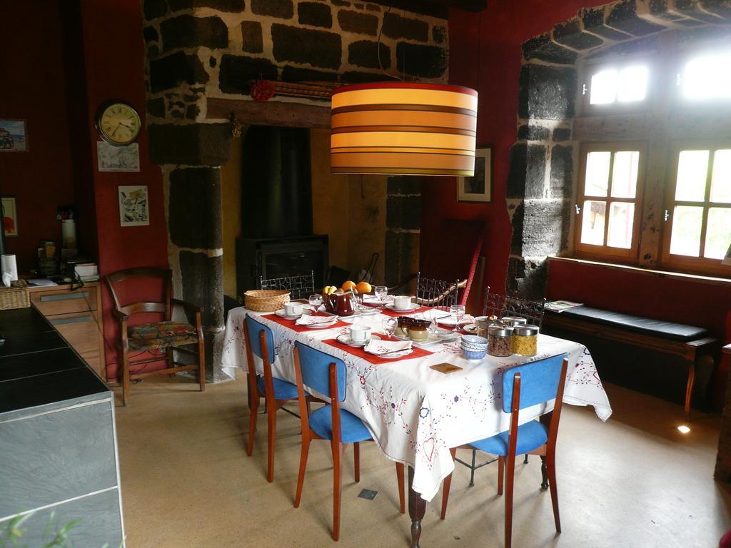Chambre D'Hotes Et Gites Du Tapissier Polignac  Экстерьер фото